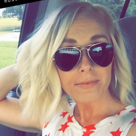 Meet your Posher, Lauren - Picture 1 of 1